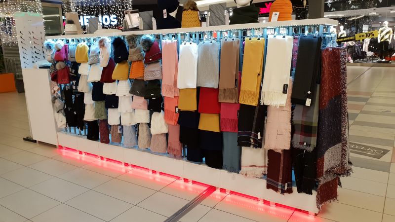 Na sprzedaż wyspa handlowa na czapki szaliki stoisko handlowe stojaki  - zdjęcie 6
