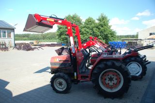 Nowy Ładowacz TUR do Ciągników Mitsubishi – Wytrzymałość i Wszechstron