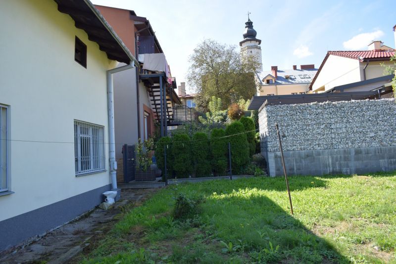 Dom w centrum Biecza 196 m kw do remontu - zdjęcie 9