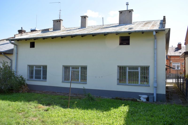 Dom w centrum Biecza 196 m kw do remontu - zdjęcie 8