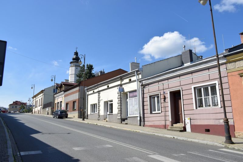 Dom w centrum Biecza 196 m kw do remontu - zdjęcie 2
