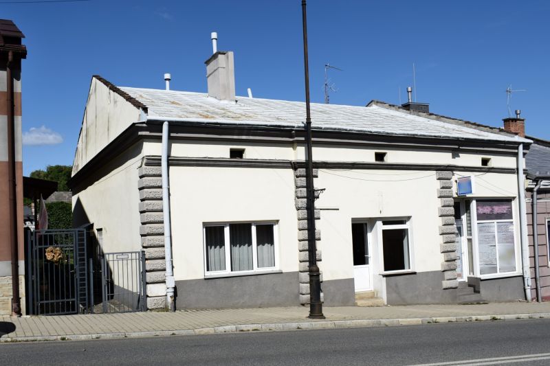 Dom w centrum Biecza 196 m kw do remontu - zdjęcie 1