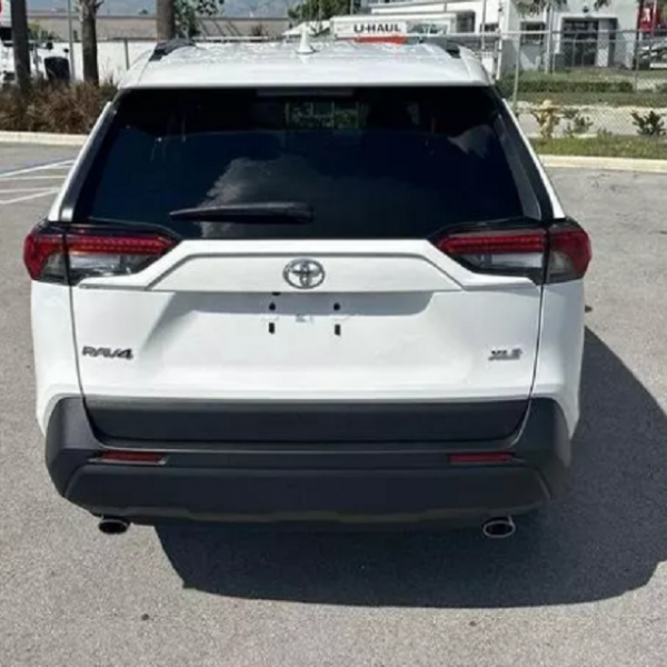 2022 Toyota Rav4 XLE GCC 25000kms + warranty - zdjęcie 4