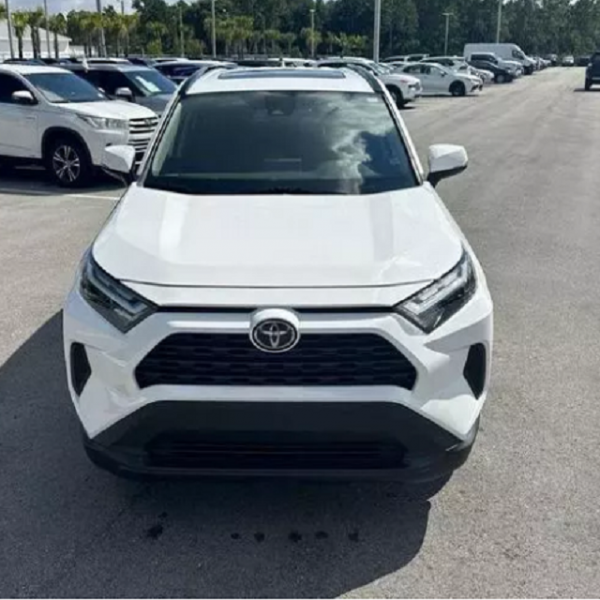 2022 Toyota Rav4 XLE GCC 25000kms + warranty - zdjęcie 1