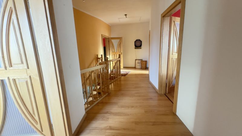 Jednorodzinny Dom z Pralnią Chemiczno-Wodną - zdjęcie 6