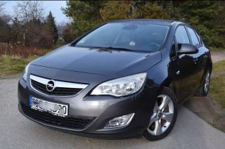 Opel Astra J 2011