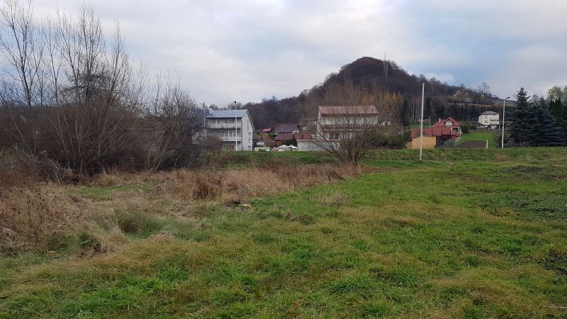 Uzbrojona działka w centrum Bóbrki obok Soliny, idealna pod parking! - zdjęcie 9