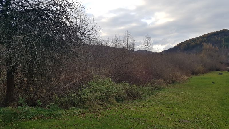 Uzbrojona działka w centrum Bóbrki obok Soliny, idealna pod parking! - zdjęcie 1