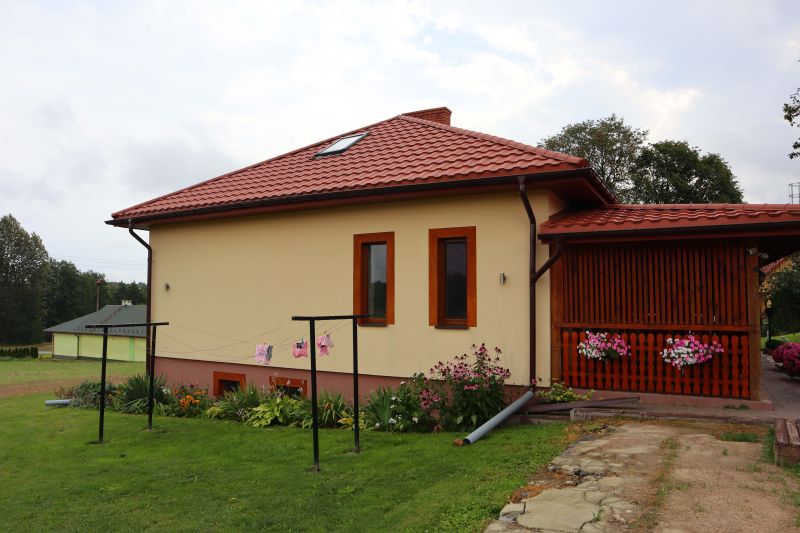 Równianki – 1,09 ha, dom po remoncie i duże zaplecze gospodarcze - zdjęcie 2