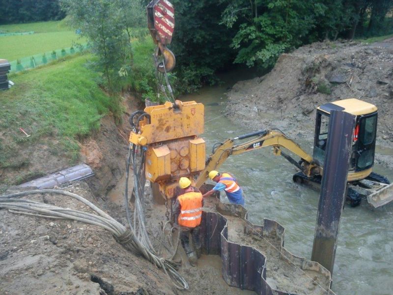 Używany wibromłot PVE 2312 VM do pracy na dźwigu - zdjęcie 2