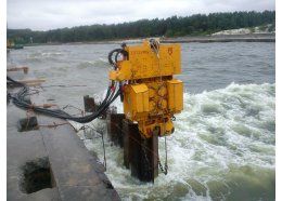 Używany wibromłot PVE 2312 VM do pracy na dźwigu - zdjęcie 4