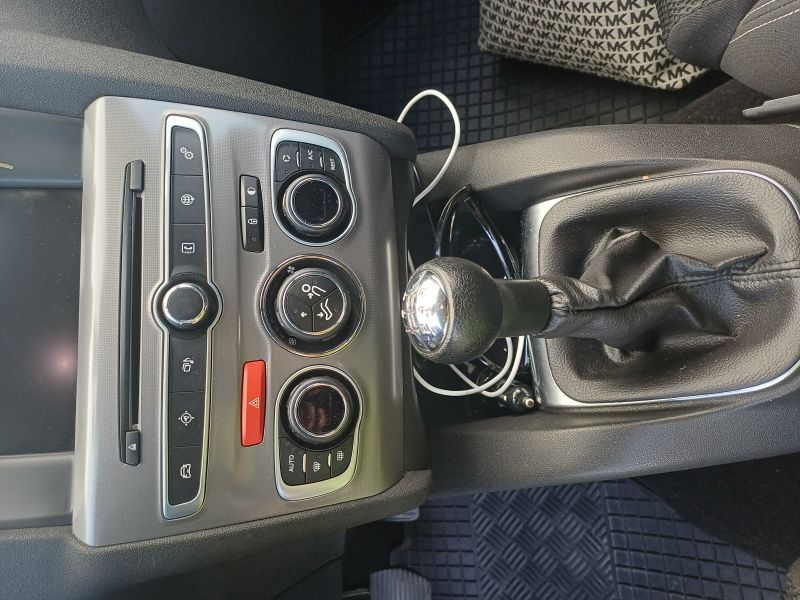 Sprzedam Citroen C4 z 2018 r. 22.000 tyś km. - zdjęcie 6