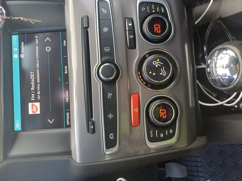 Sprzedam Citroen C4 z 2018 r. 22.000 tyś km. - zdjęcie 8