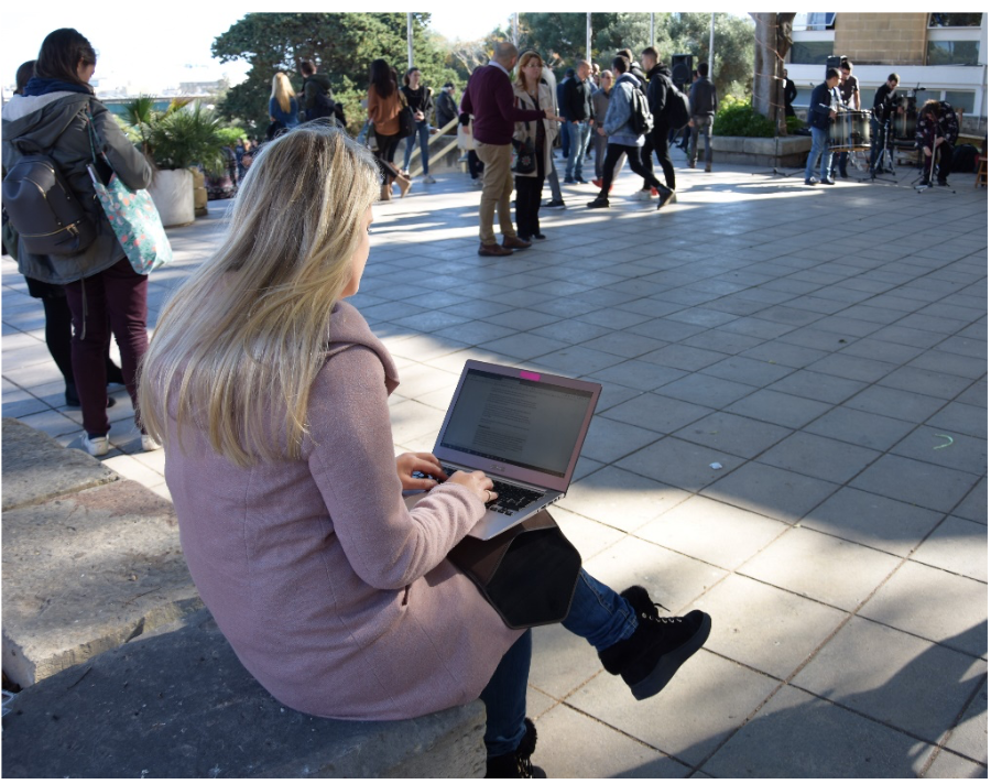 Studying outside in December (Photo by Elena Giacomoni)
