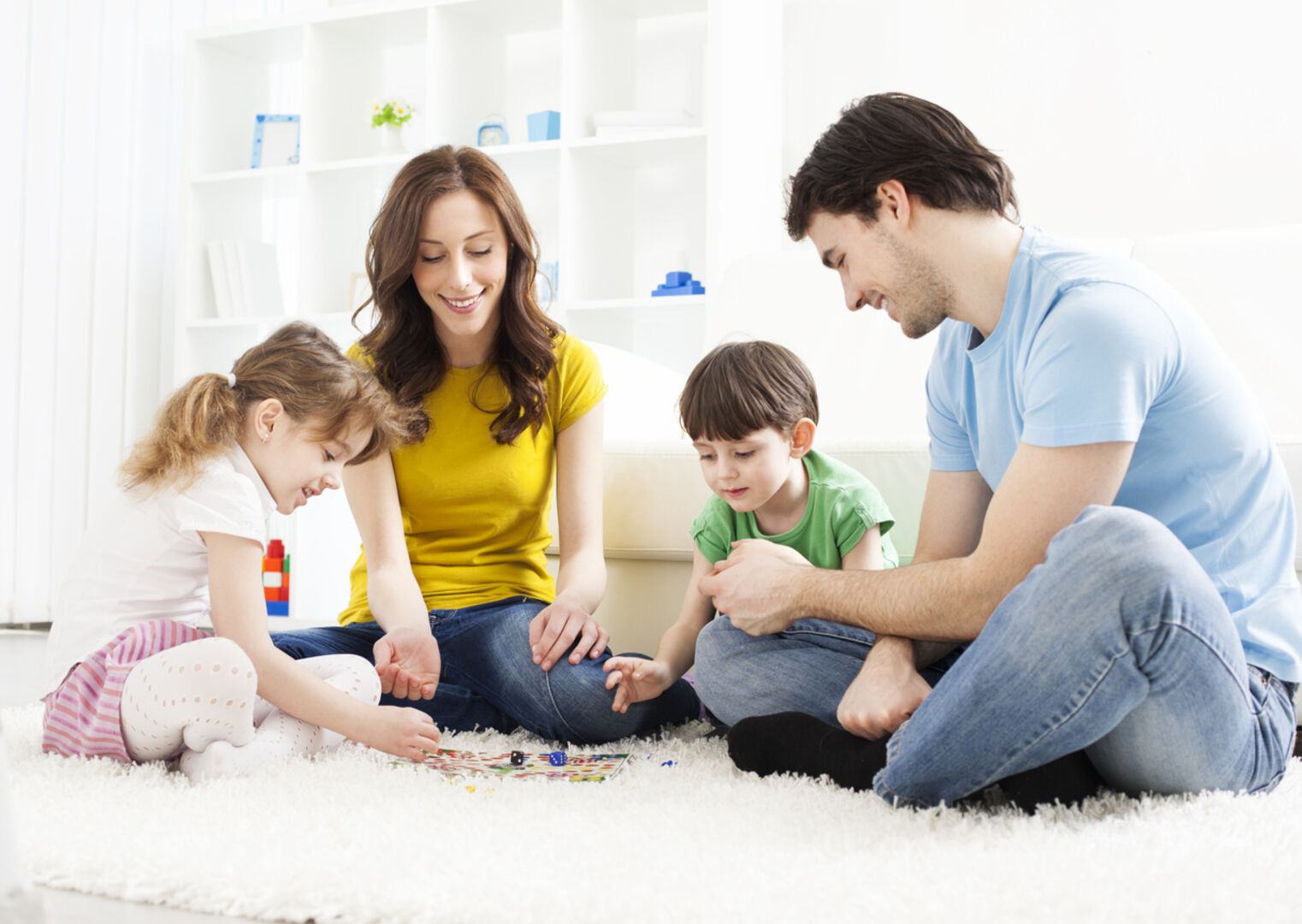 EIn Spieleabend eignet sich für die ganze Familie.