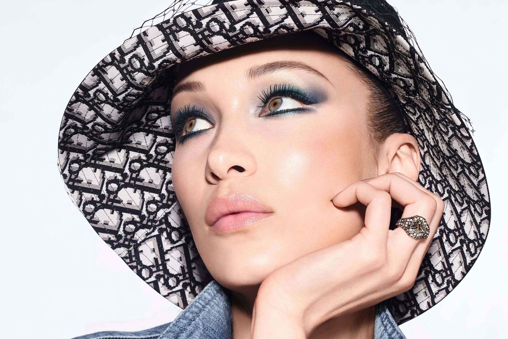 Bella Hadid, Make Up von Dior