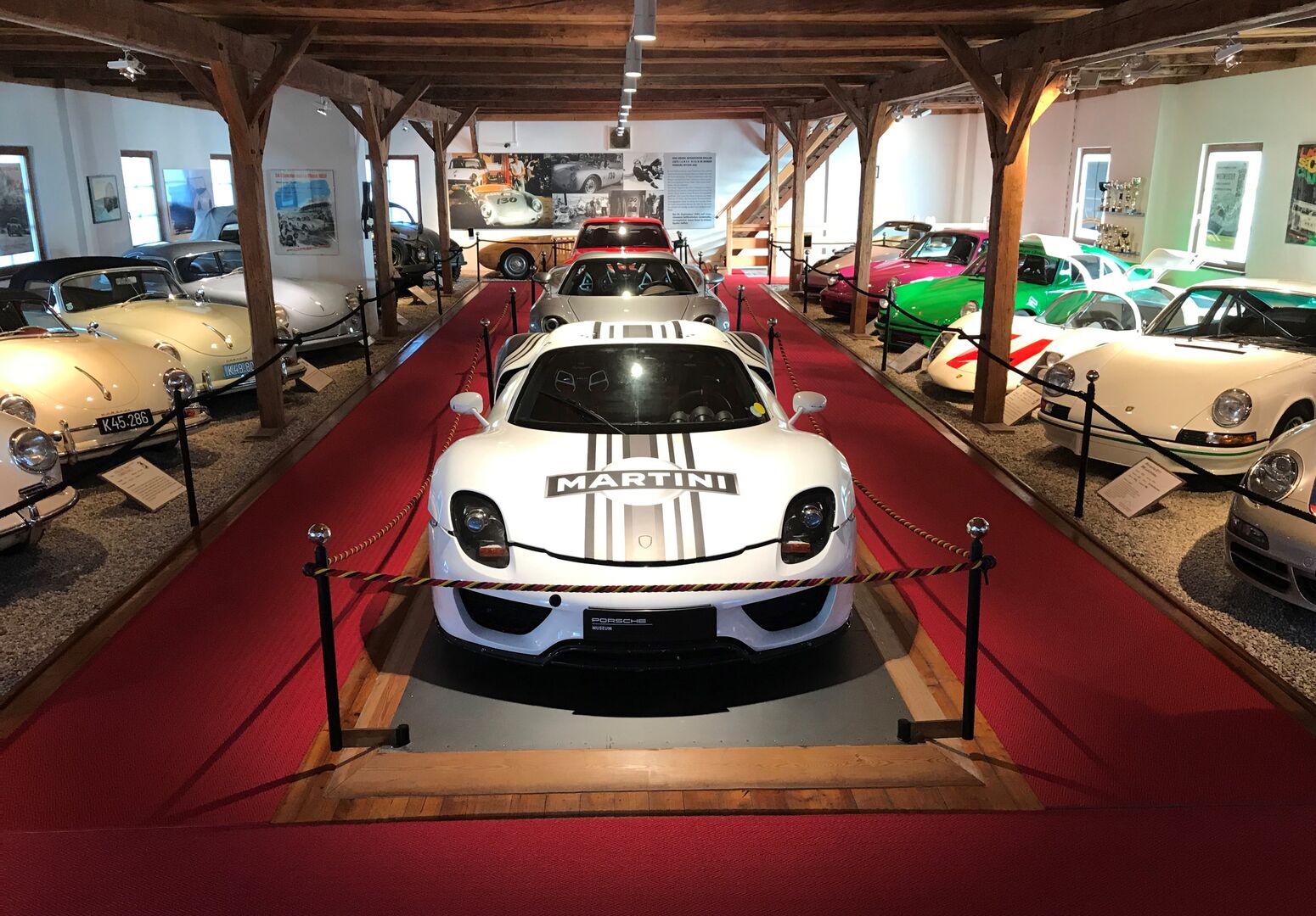Porschemuseum Gmünd mit zahlreichen Modellen aus allen Epochen