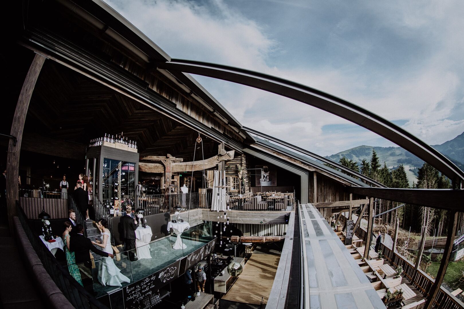 Tom Almhütte offen