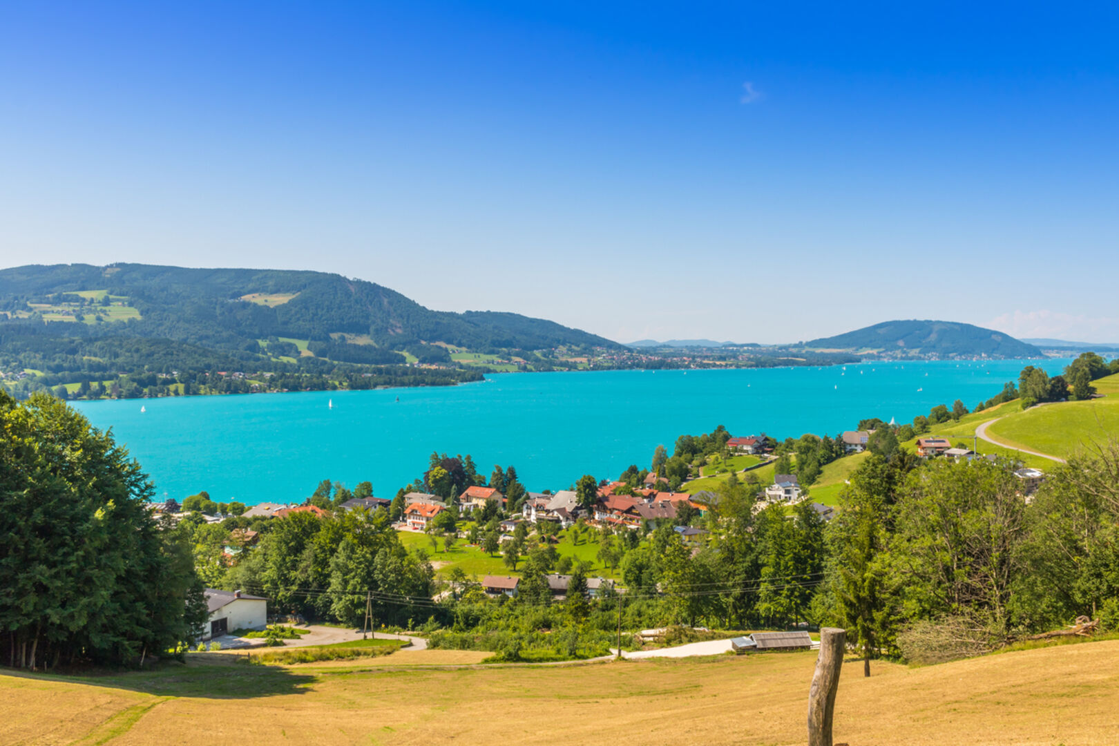 Blick auf Steinbach am Attersee.
