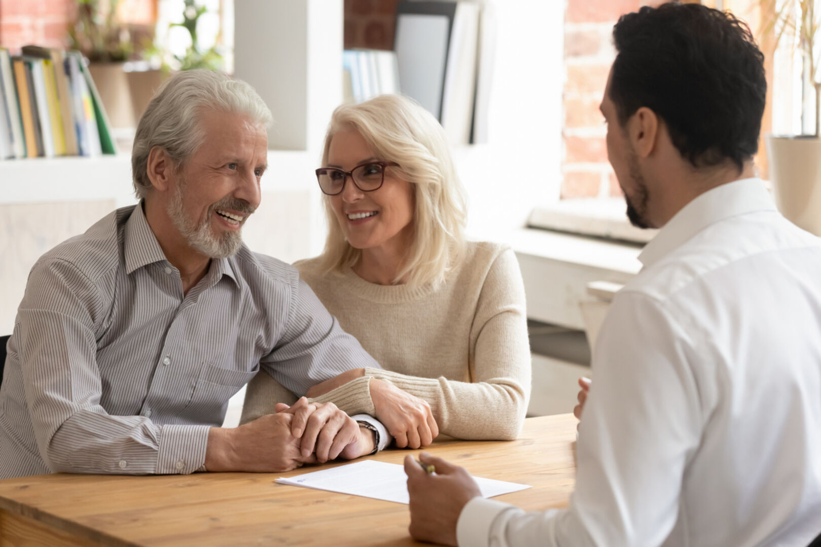 Vorsorgen für die Pflege | Credit: iStock.com/fizkes
