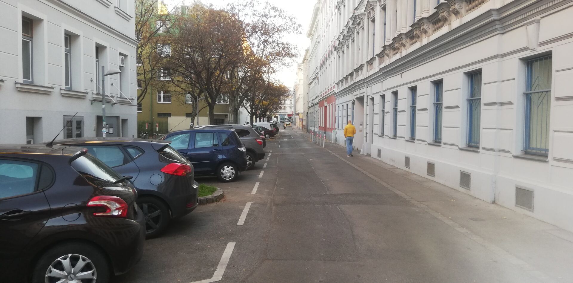 Mann in gelb