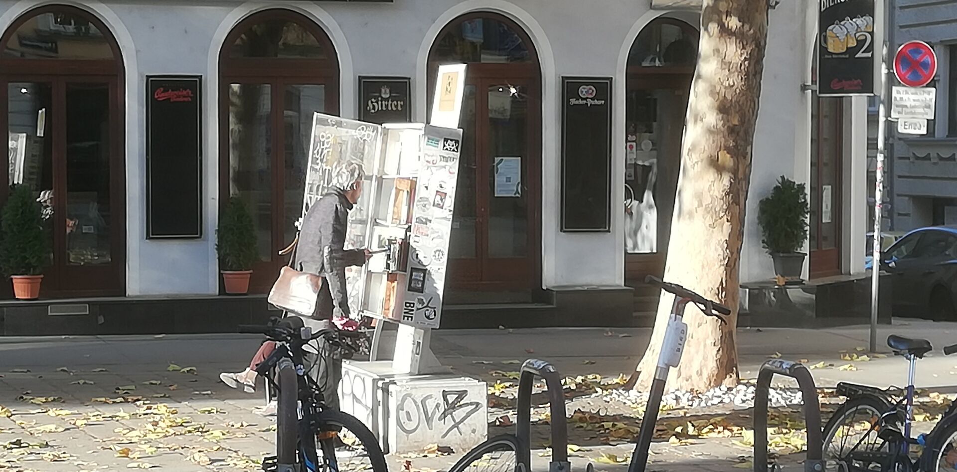 Bücherschrank