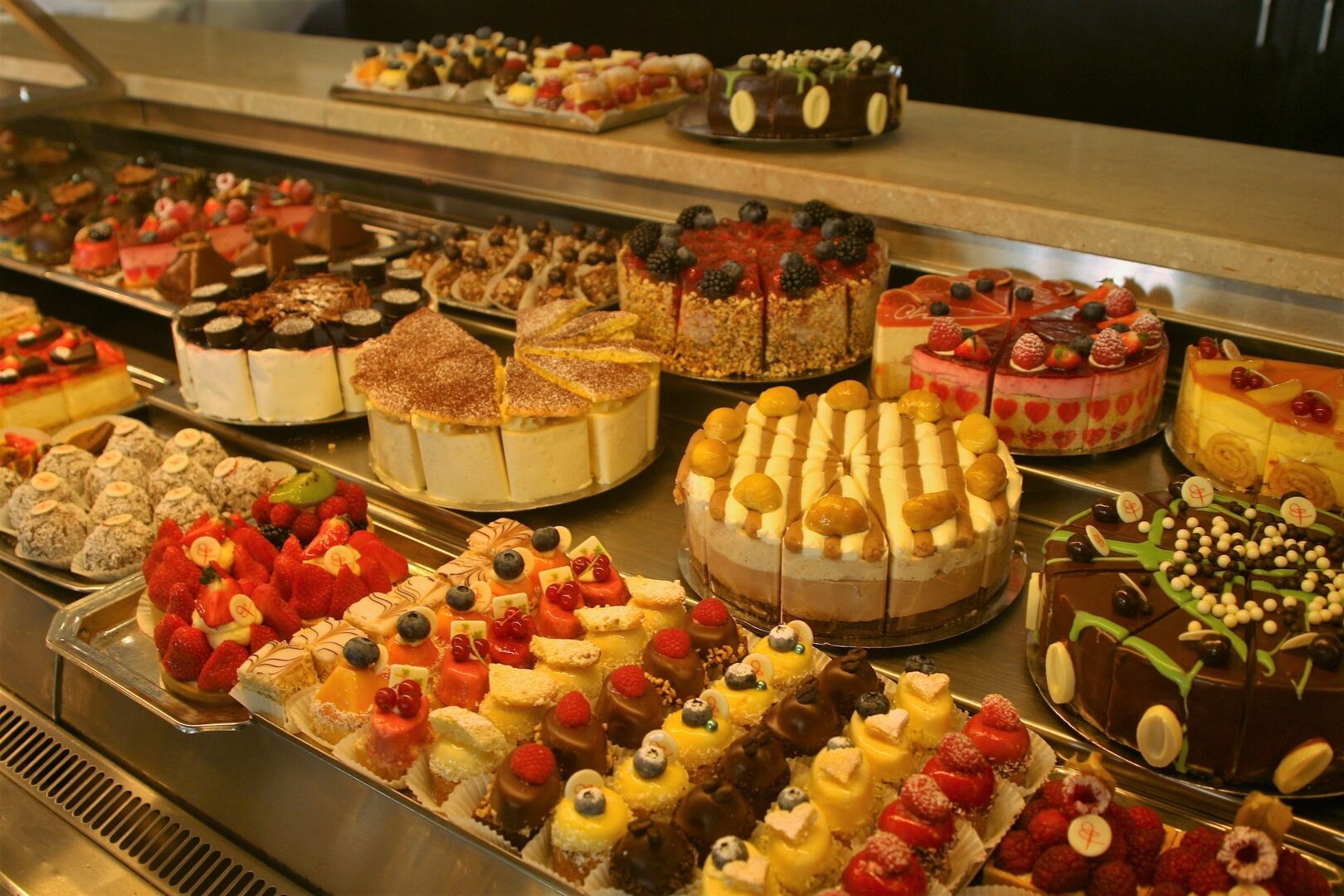 Torten in Vitrine