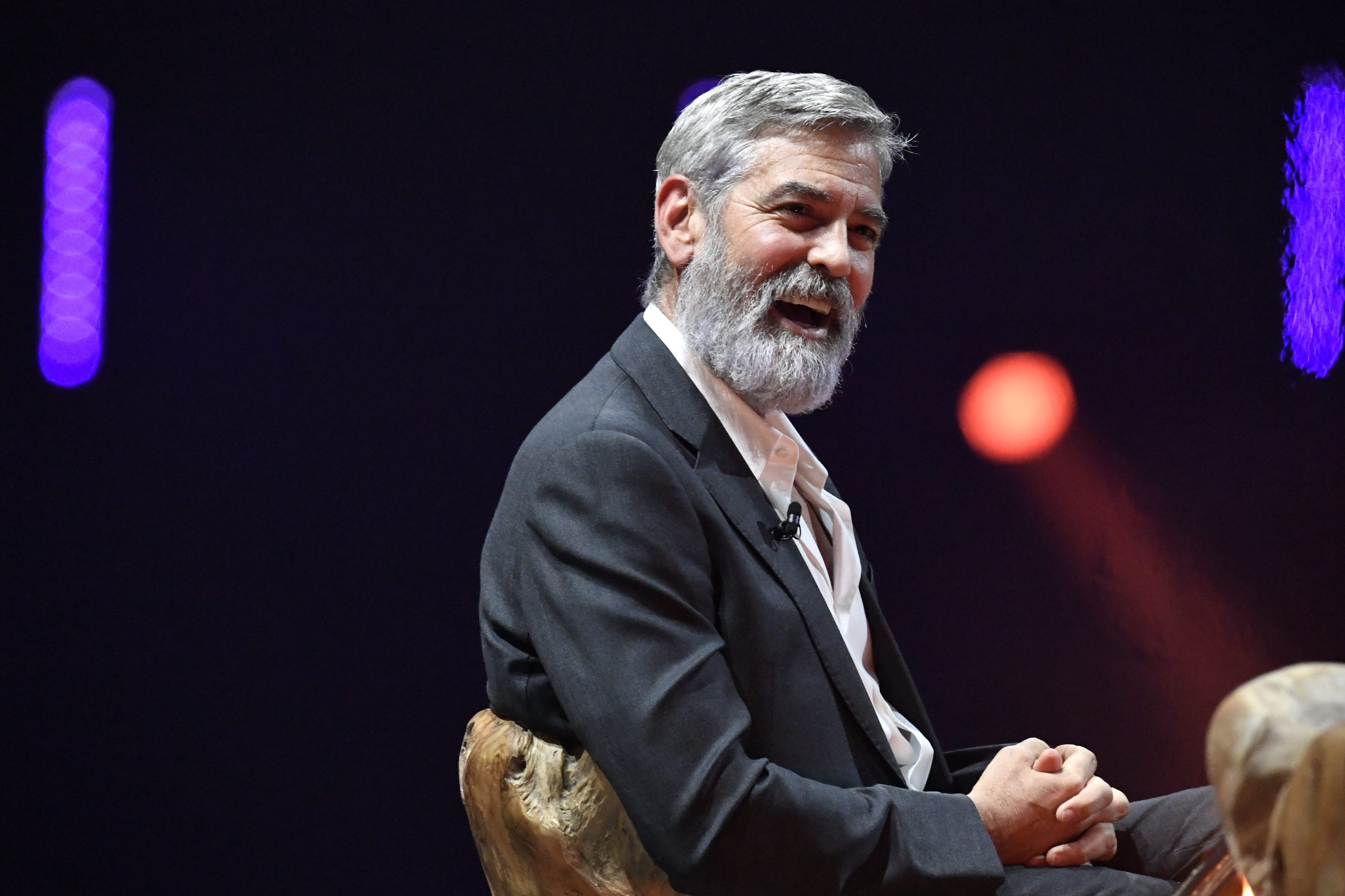 Porträt des Schauspielers George Clooney mit Vollbart
