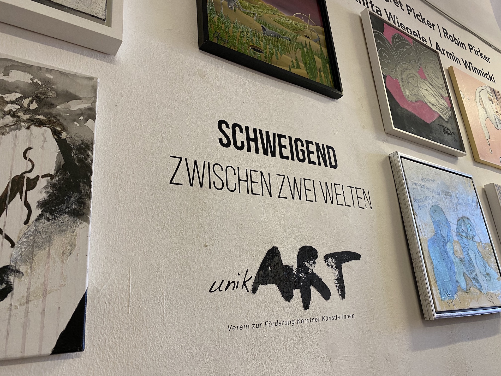 Bilder der Ausstellun "Schweigend zwischen zwei Welten" | Credit: Verein unikART