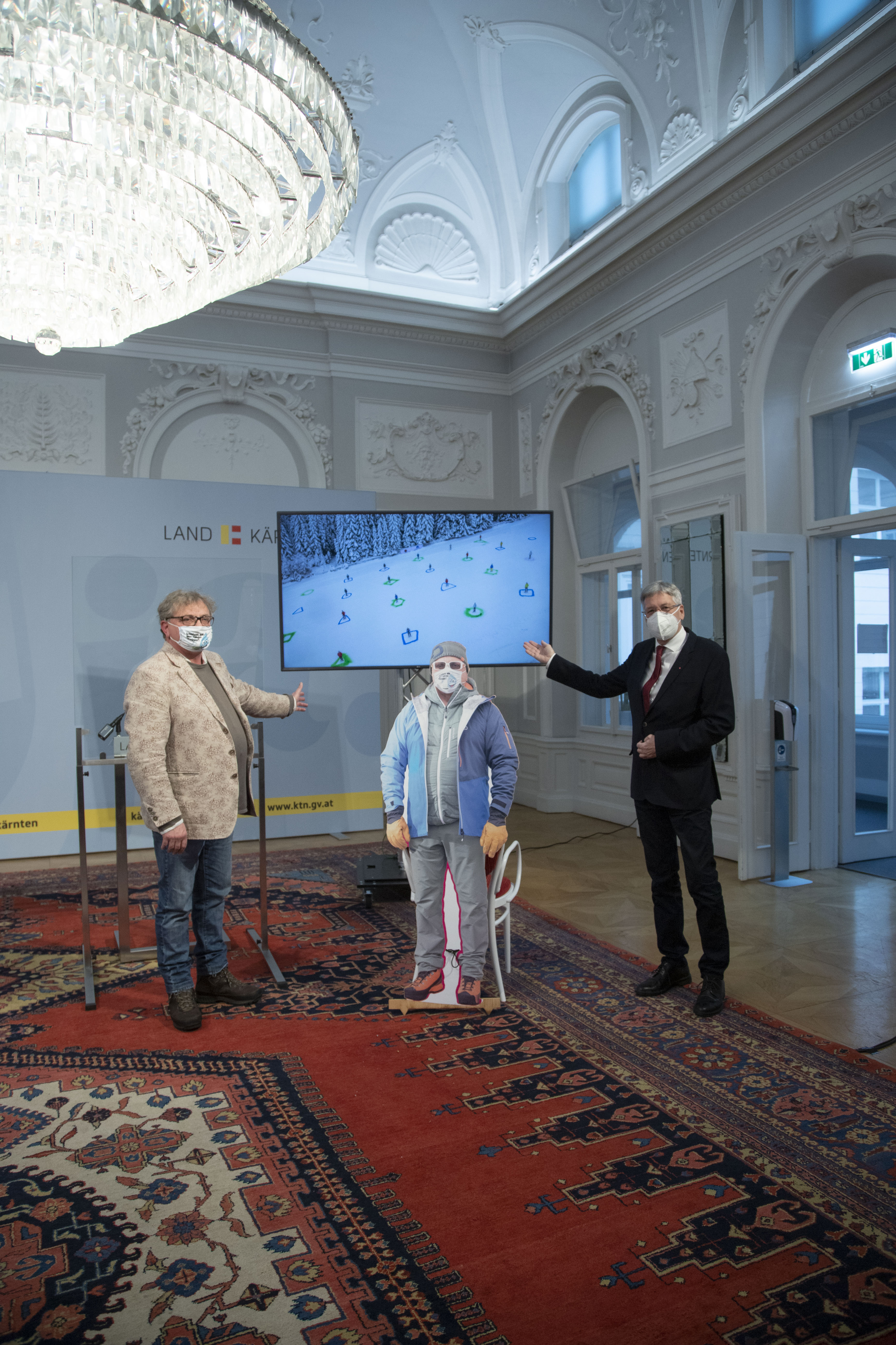 LH Peter Kaiser und Künstler Reinhard Eberhart | Credit: LPD/Peter Just