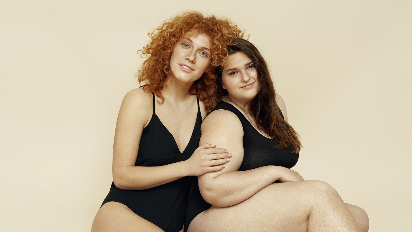 Zwei Frauen im Body