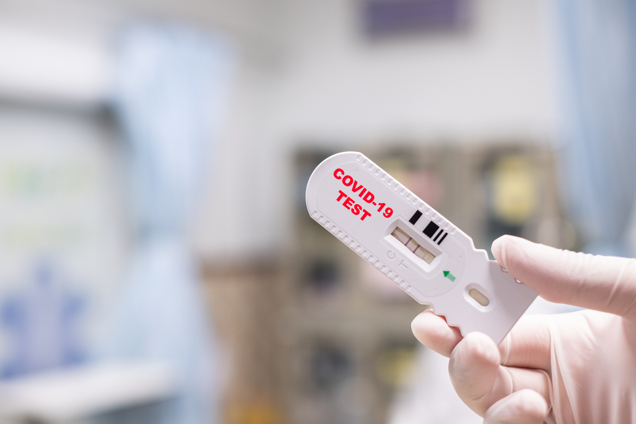 Ein positiver Coronatest | Credit: iStock.com/Taechit Taechamanodom
