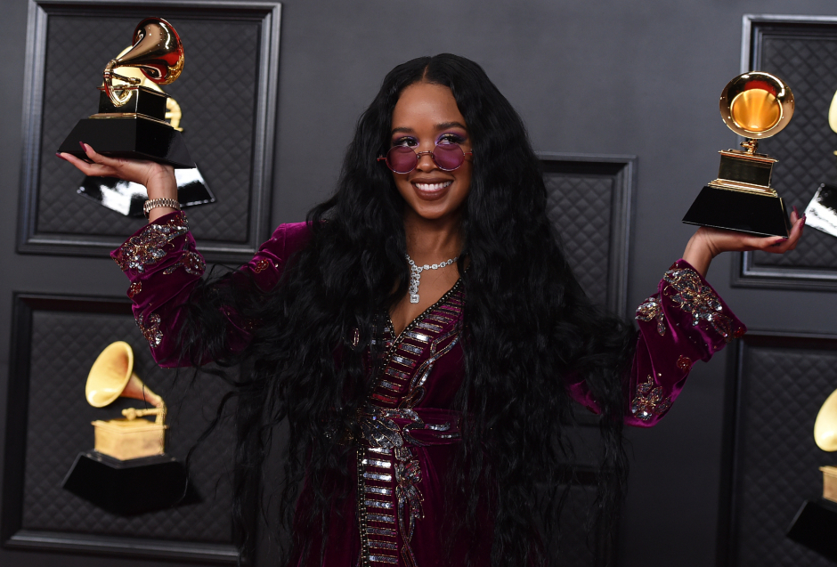 H.E.R. wurde für den "Besten Song" geehrt | Credit: Jordan Strauss / AP / picturedesk.com