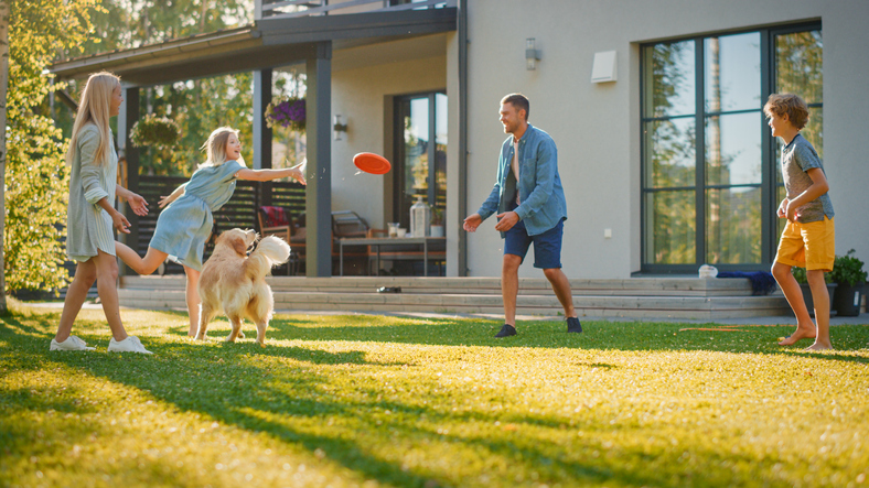 Outdoor-Spiele | Credit: iStock.com/gorodenkoff