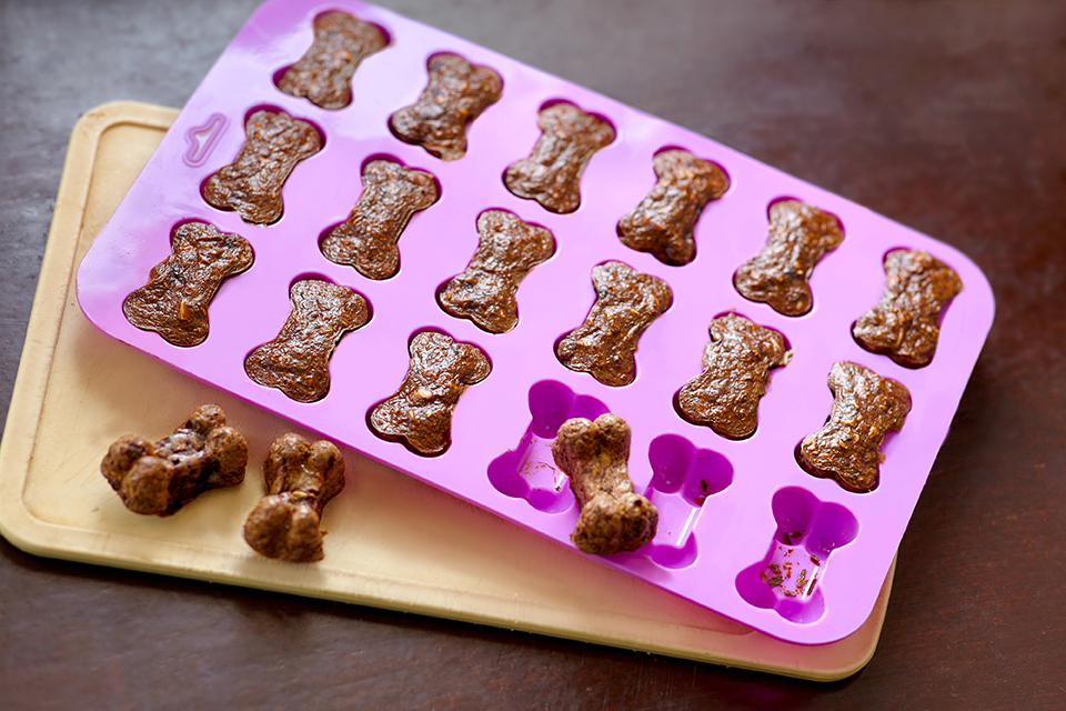 Backmatte Hundekeks Credit: iStock.com