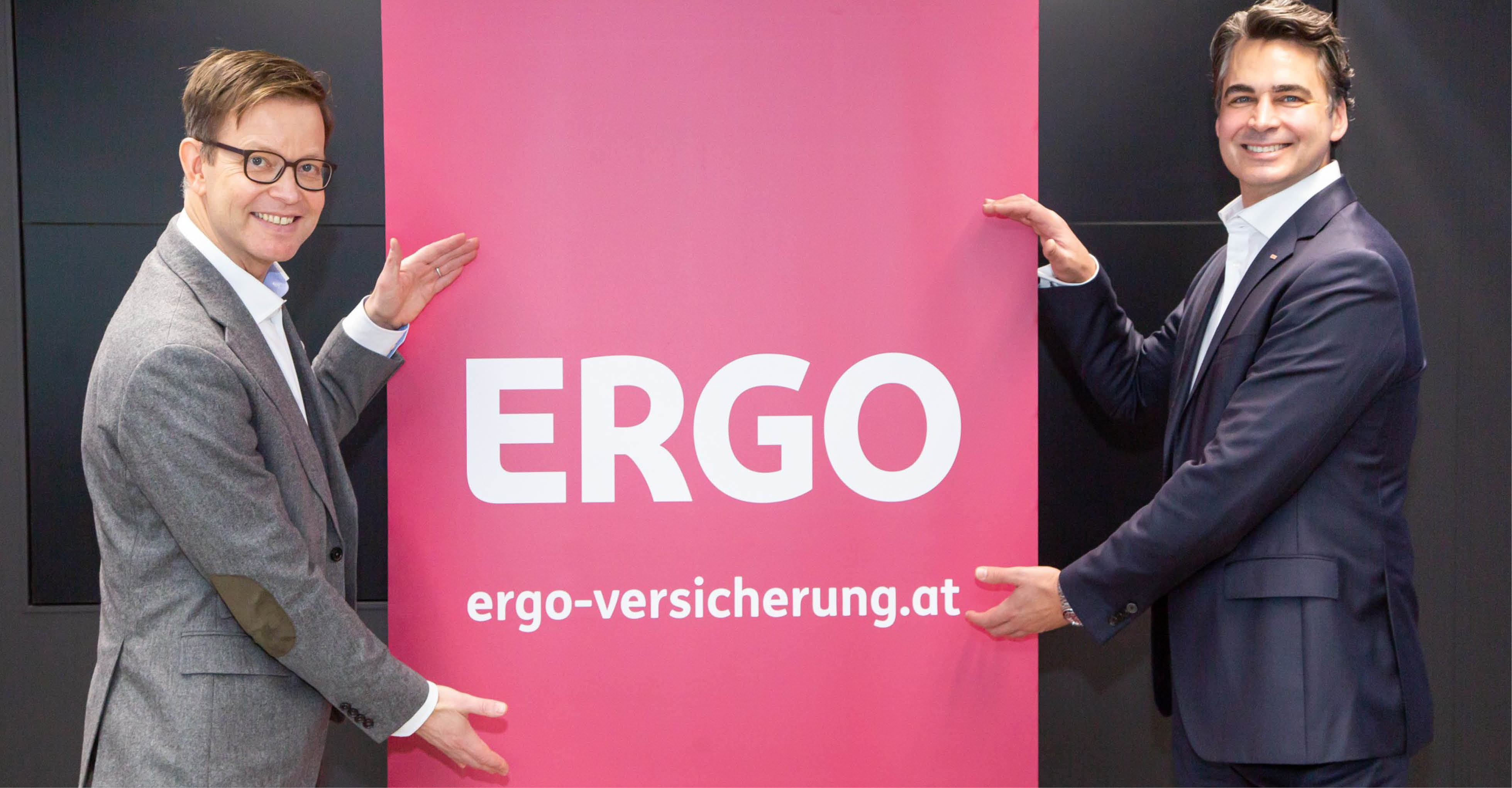 Philipp Wassenberg und Ronald Kraule von der Ergo Versicherung AG