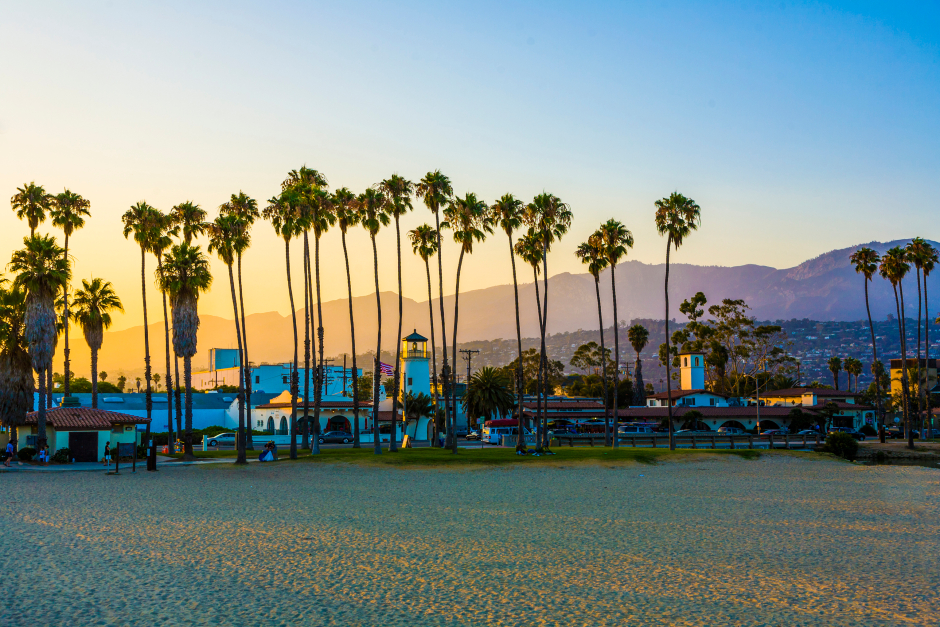 Santa Barbara bei Sonnenuntergang | Credit: iStock.com/Meinzahn