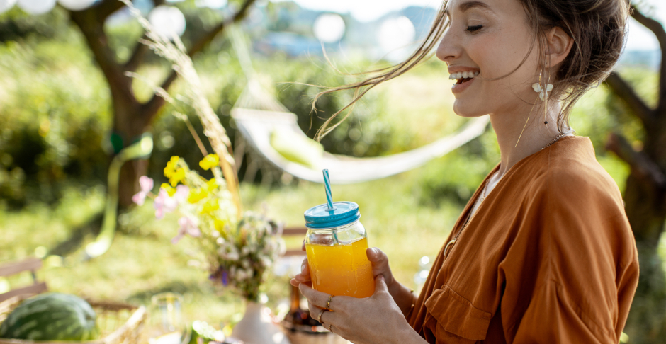 Mit richtiger Ernährung bestens für die Sommersonne gerüstet sein | Credit: iStock.com/RossHelen