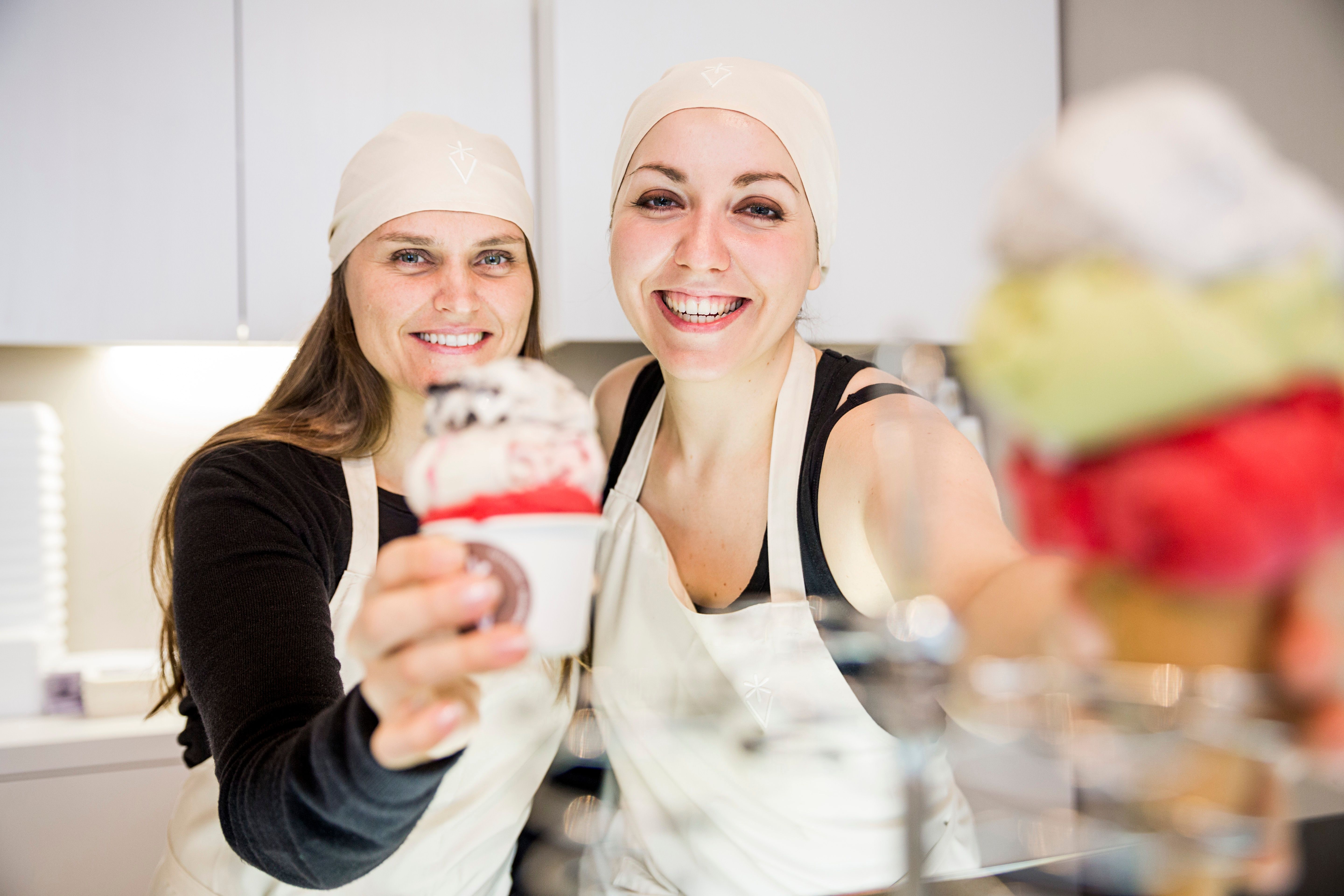 Cecilia Havmöller und Susanne Paller im Eissalon