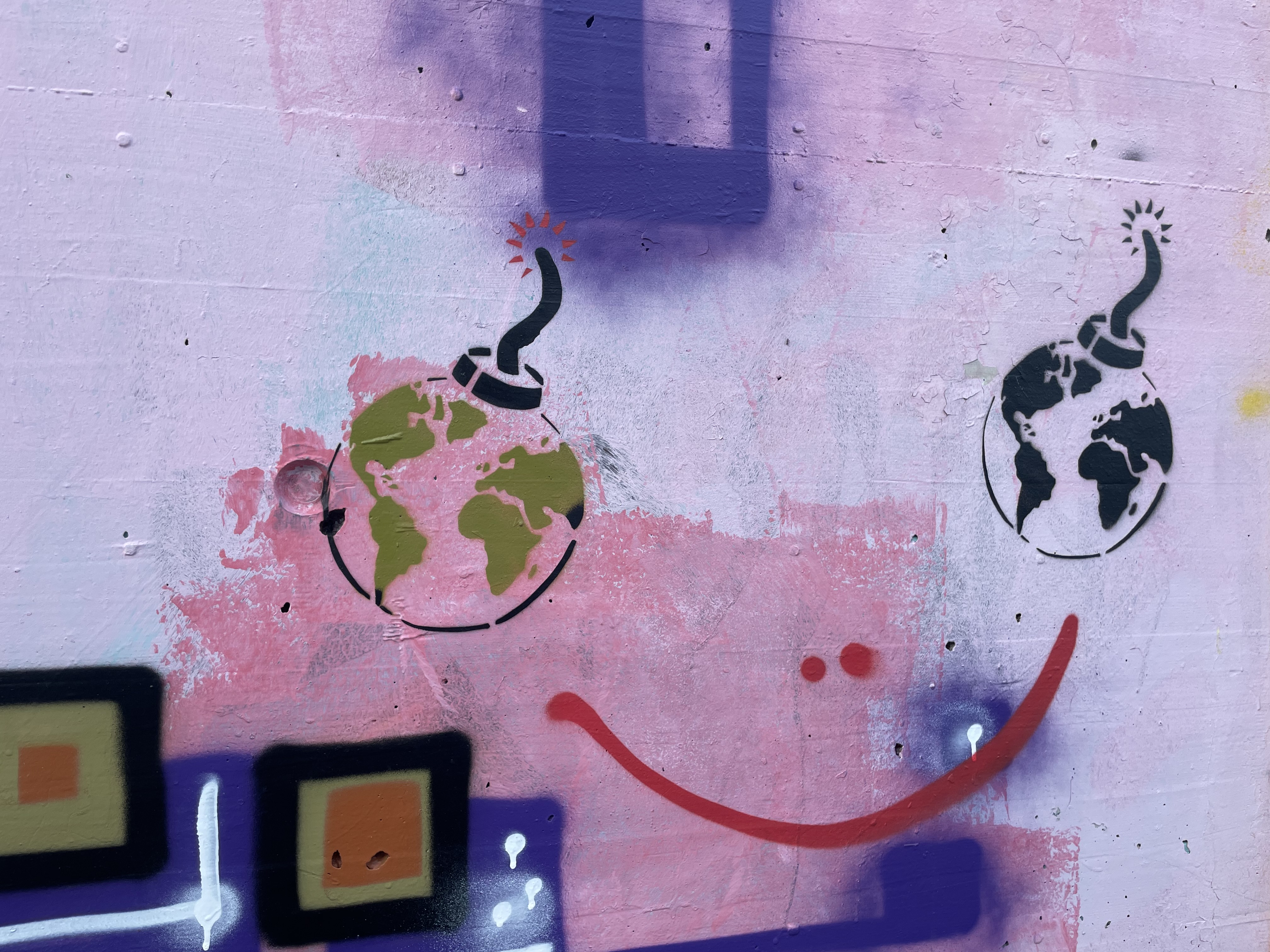 Salzach Gallery: Welt-Bomben | Credit: Simone Reitmeier