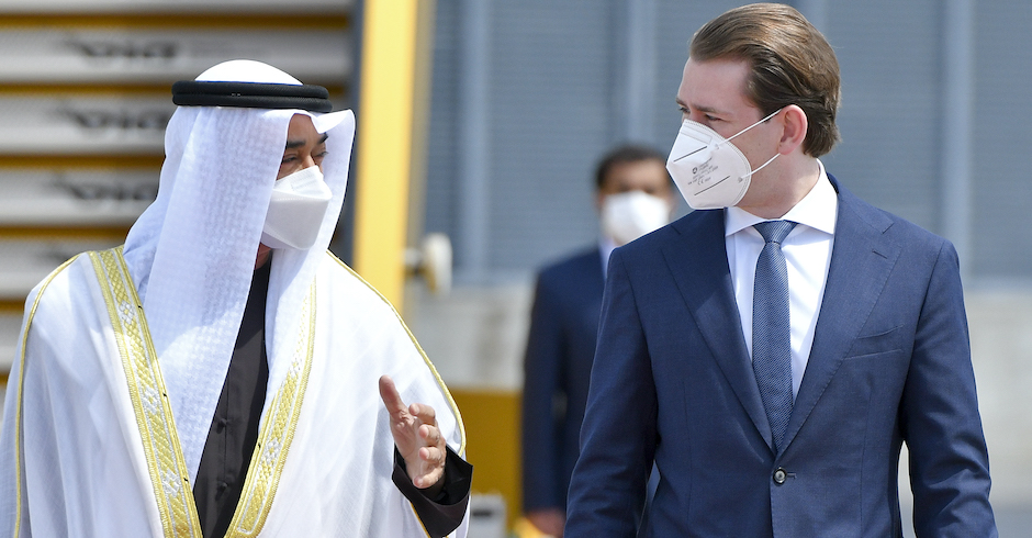 Bundeskanzler Kurz trifft den Kronprinz Abu Dhabis am Rollfeld in Schwechat