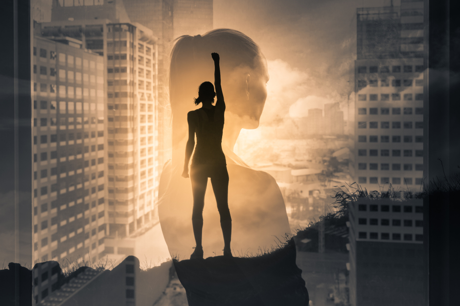 Frau auf dem Weg nach oben | Credit: iStock.com/kieferpix