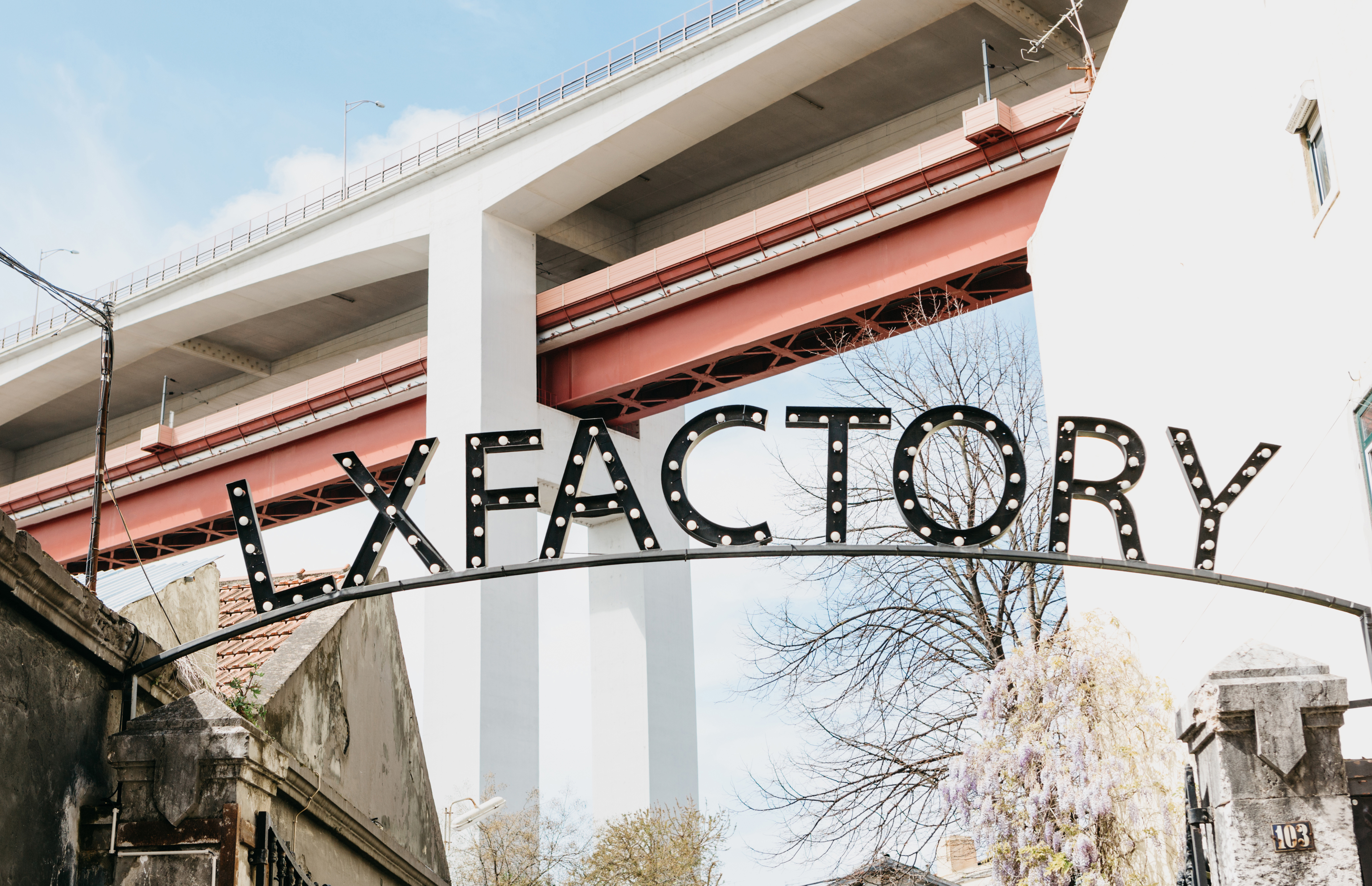 Das hippe Viertel "LX Factory" | Credit: iStock.com / franz12