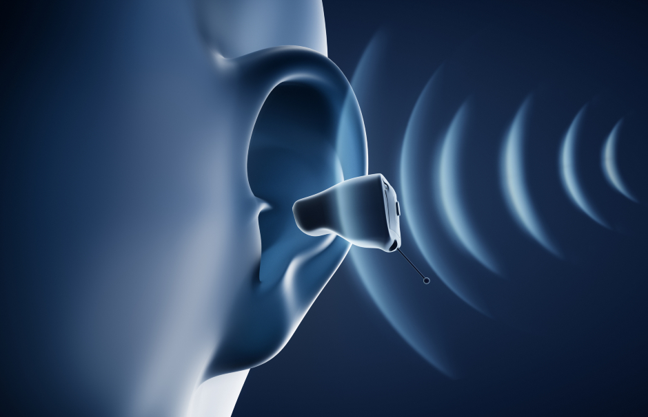 Darstellung, wie ein Hörgerät funktioniert | Credit: iStock.com/peterschreiber.media