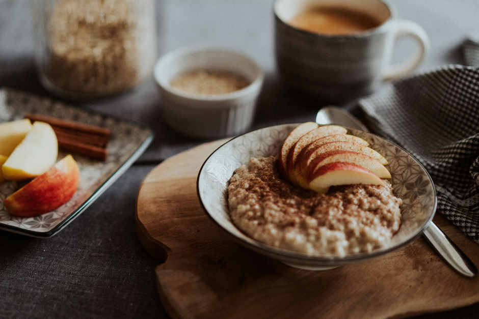 Haferbrei mit Apfel und Zimt | Credit: iStock.com/Sandra Westermann