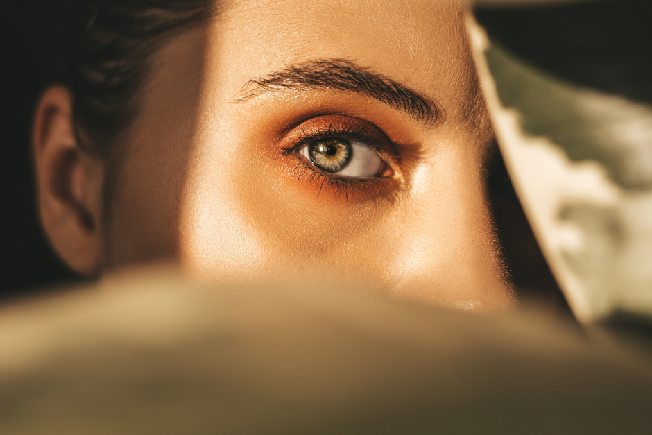 Frau mit intensivgrgünen Augen | Credit: iStock.coM/SiberianBeauty