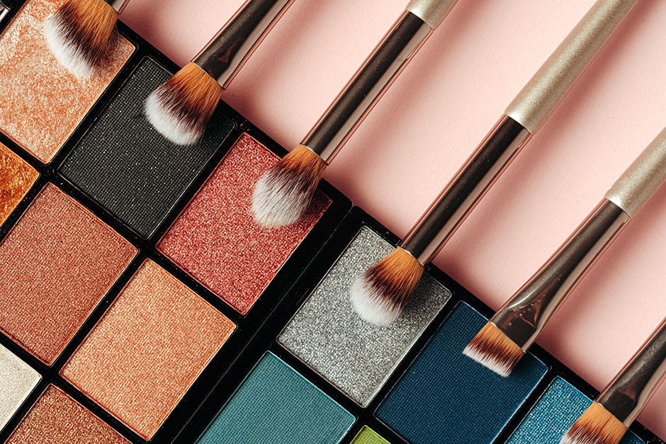 Lidschatten-Palette | Credit: iStock.com/FabrikaCr
