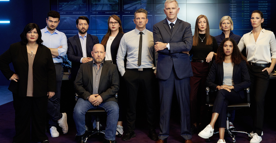 Gruppenbild von 11 Personen, teils sitzend, teils stehend