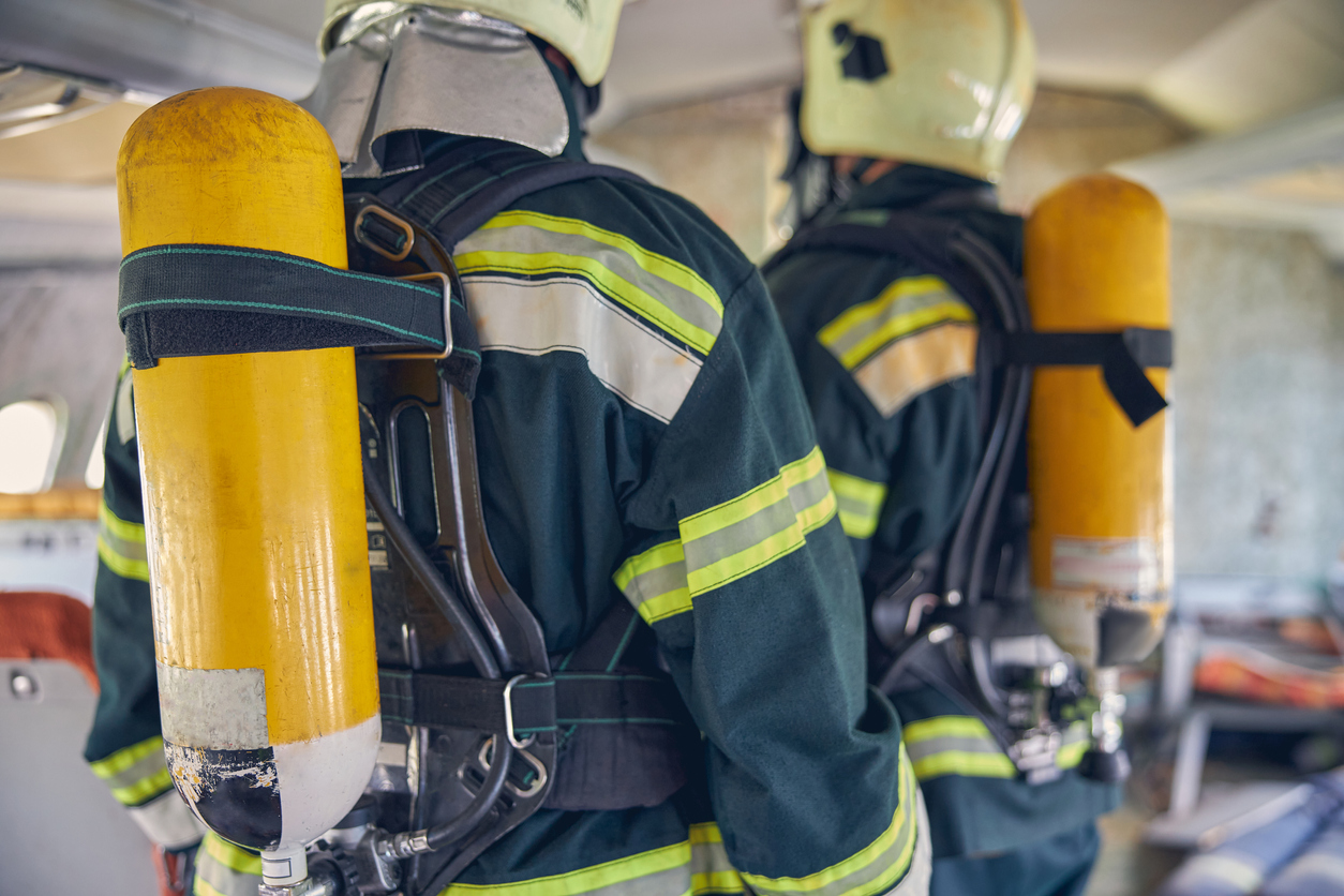 Feuerwehr mit Schutzausrüstung