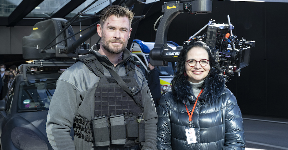 Chris Hemsworth und Staatssekretärin Mayer I Credit: Netflix/Jasin Boland